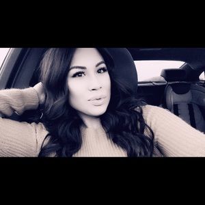 Meet your Posher, Deedra